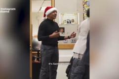 Obama 'natalizio' legge i libri insieme agli studenti di una scuola elementare di Chicago