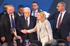 Roma, Meloni accoglie Abu Mazen sul palco di Atreju