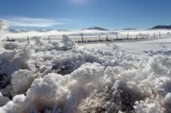 Tra luce, neve e nebbia: Castelluccio di Norcia si fa meraviglia