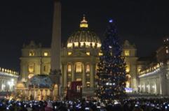 Piazza San Pietro, inaugurati l'albero di Natale e il presepe