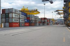 Istat, export cala su mese 3% a ottobre, import +0,3%
