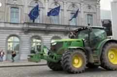 Migliaia di agricoltori in corteo, strade bloccate al quartiere Ue di Bruxelles