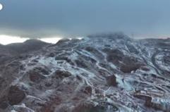 La prima neve dell'inverno ricopre il Jabal al-Lawz in Arabia Saudita