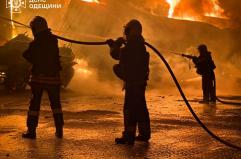 Droni russi su Odessa, incendio e interruzioni di corrente