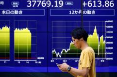 Banca del Giappone aumenta tassi di interesse allo 0,75%