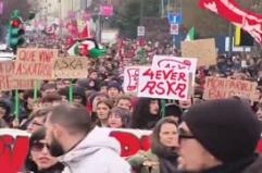 Scontri tra manifestanti e forze dell'ordine a Torino