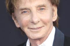 Il cantante americano Barry Manilow annuncia di avere un cancro ai polmoni