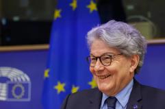 La politica francese fa quadrato intorno a Breton, 'l'Ue non &egrave; una colonia di Trump'