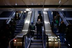Preso l'aggressore della metro di Parigi, 'escluso il terrorismo'
