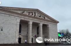 Mosca riapre il teatro di Mariupol a tre anni dalla strage