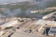 Incendio in un'azienda di stoccaggio di rifiuti nel Barese
