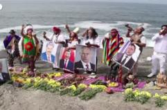 Gli sciamani peruviani oltraggiano le immagini dei leader del mondo