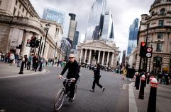 Borsa: Londra chiude fiacca ma saluta il 2025 con un balzo del 21,5%