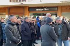 Applausi per i soccorritori dell'incendio di Crans-Montana