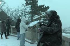 Neve e ghiaccio a Parigi: Montmartre sotto una coltre bianca