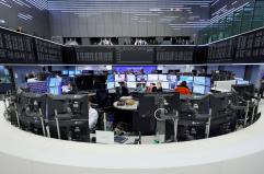 Borsa: l'Europa termina poco mossa, corrono difesa e alcolici