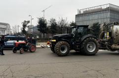 Trattori bloccano traffico a Milano contro il trattato Mercosur