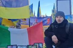 Un giovane italiano si arruola in Ucraina: "Ho visto scomparire molti amici"