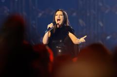 Carlo Conti, Laura Pausini co-conduttrice delle cinque serate di Sanremo
