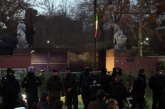 Il Regno Unito chiude temporaneamente l'ambasciata a Teheran