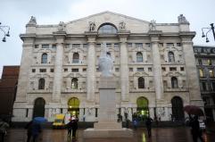 Borsa: Milano sale (+0,45%), sprint si Banco Bpm e Unicredit, cede Mps