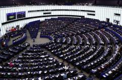 Tre grandi partiti Ue chiedono lo stop all'accordo sui dazi con Usa