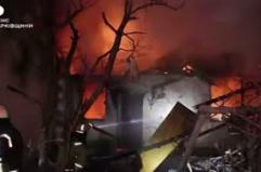 Attacco russo su Kharkiv, i soccorritori in azione