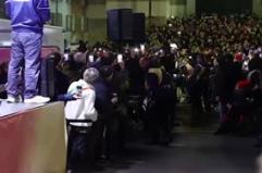 Milano Cortina 2026, la fiamma olimpica illumina Brescia