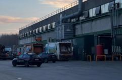 Operaio precipita dal tetto di un capannone e muore