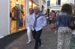 Capri resta senza Valentino, la sua amata isola si fermava al passaggio dell'icona dello stile