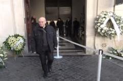 Valentino, preghiera con l'arcivescovo Sangalli alla camera ardente