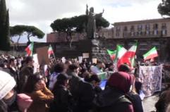Iran, centinaia in piazza a Roma contro la Repubblica islamica