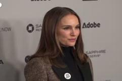 Natalie Portman critica Trump e l'ICE alla premie're di "The Gallerist"