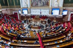 Social vietati agli under-15, la Camera francese approva il ddl