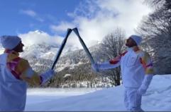 Milano Cortina, la fiamma olimpica in alta montagna