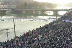 Torino, 15mila in marcia verso il quartiere dove c'era Askatasuna