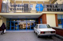 Giovane uccisa a Napoli con una coltellata alla schiena