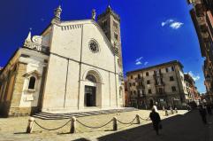 Arriva l'ufficiale giudiziario per lo sfratto, uomo si suicida