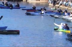 Milano Cortina, la fiamma olimpica sui Navigli