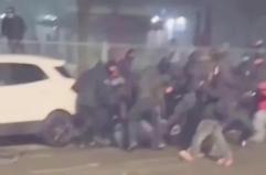 Scontri a Torino, poliziotto aggredito con un martello. Arrestato l'aggressore: &egrave; un ragazzo di 22 anni VIDEO