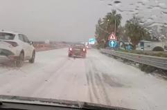 Palagiano, grandinata record blocca la citt&agrave;: strade imbiancate e traffico in tilt
