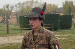 Il cappello alpino ai nuovi 140 militari: tra loro Mariangela, 19enne barese, la più giovane del gruppo