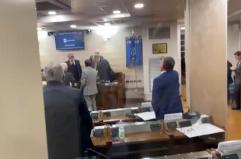 Basilicata, rissa e spintoni durante il consiglio regionale per i vitalizi tra Chiorazzo e Latronico