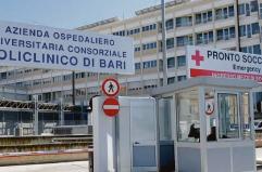 Bari, al pronto soccorso rubate panchine con fioriere ancora imballate: il Policlinico denuncia