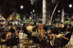 Bari, tornano i tavolini in Largo Adua: nuova ordinanza per l'estate all'Umbertino. Leccese: &laquo;Basta disagi per i residenti&raquo;