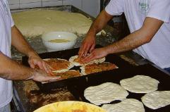 Non è estate senza la focaccia inventata dagli antichi romani