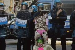 Usò un fumogeno contro la Polizia a Bari: condanna lieve a manifestante Propal