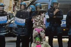 Due poliziotti feriti con un fumogeno a Bari: manifestante proPal finisce a processo