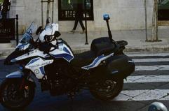 Tenta rapina in banca a Molfetta: arrestato 50enne con maschera di silicone