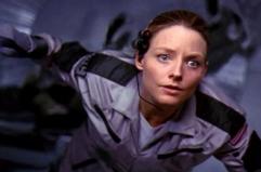 Una scienziata molto brillante in cerca di contatti extraterrestri capta un segnale dallo spazio